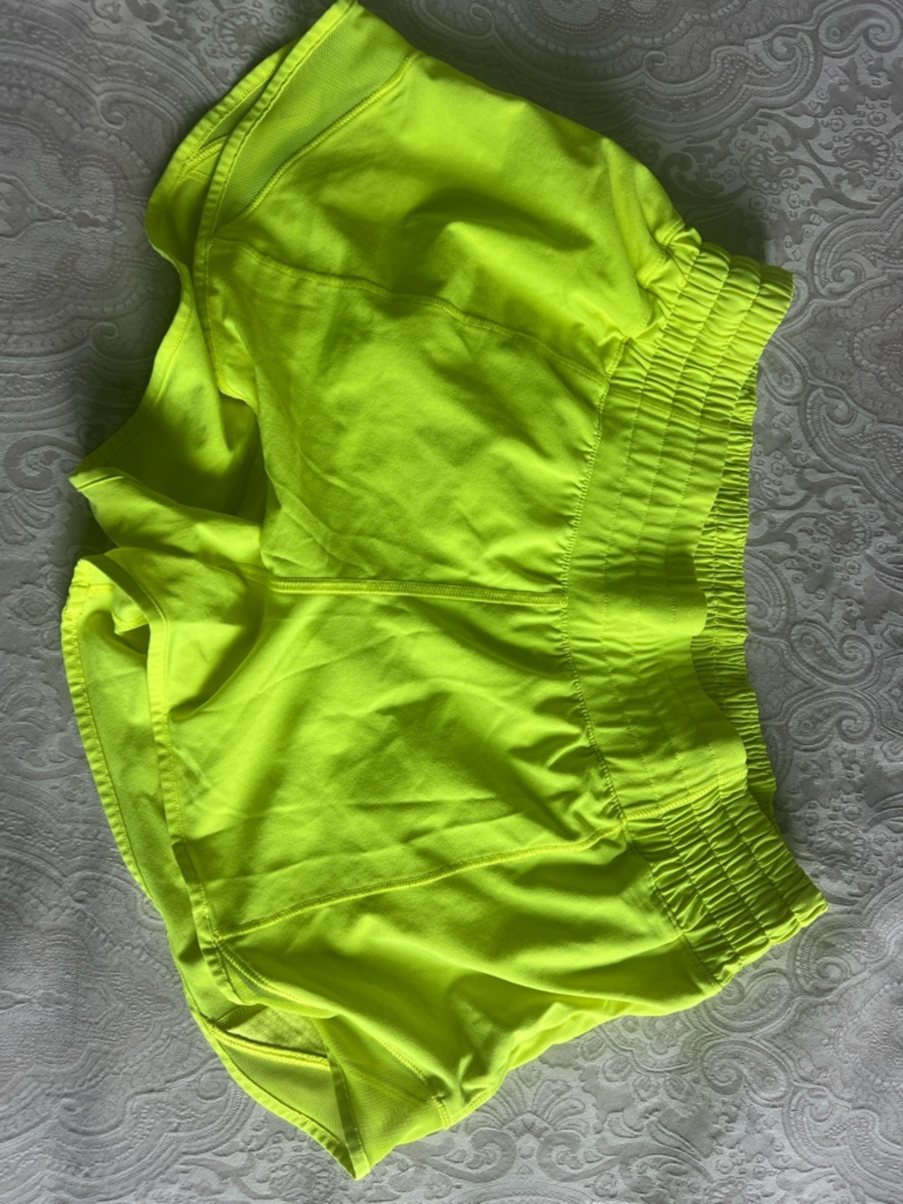 lululemon highlight Yellow hotty hot high rise Shorts 2.5”